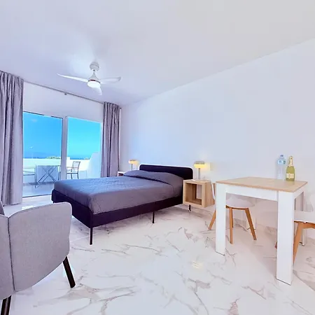 Victoria Beachfront 1, Location Americas *